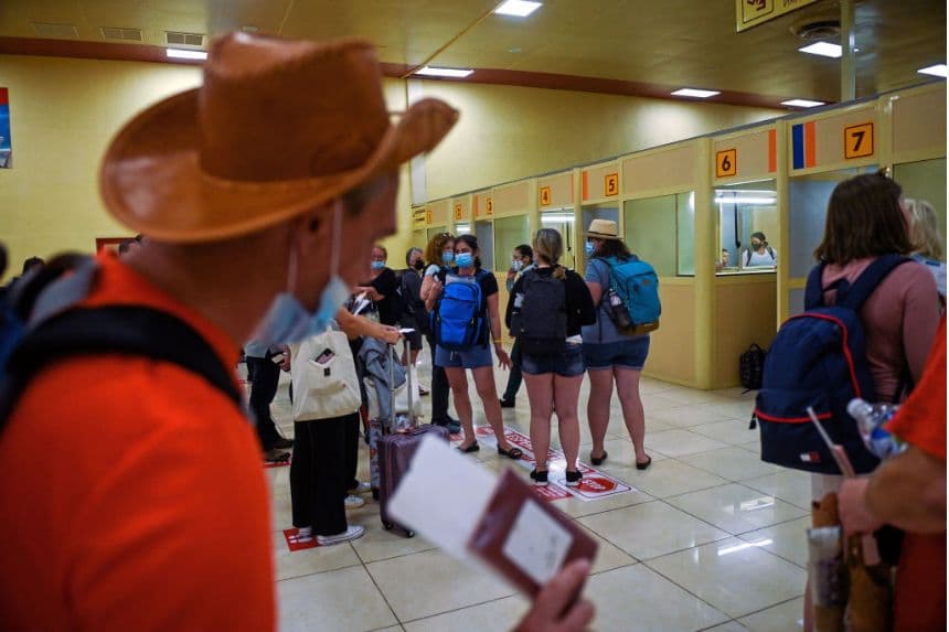 Rusia se suma al cese temporal de vuelos a Cuba por la escasez de combustible en la isla