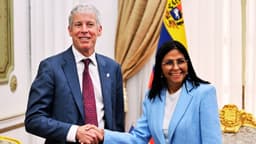 Secretario de Energía de EE. UU. visita Venezuela para explorar acuerdos petroleros