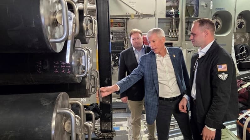 Ejército de EE. UU. realiza el primer transporte aéreo de un reactor nuclear de nueva generación a Utah