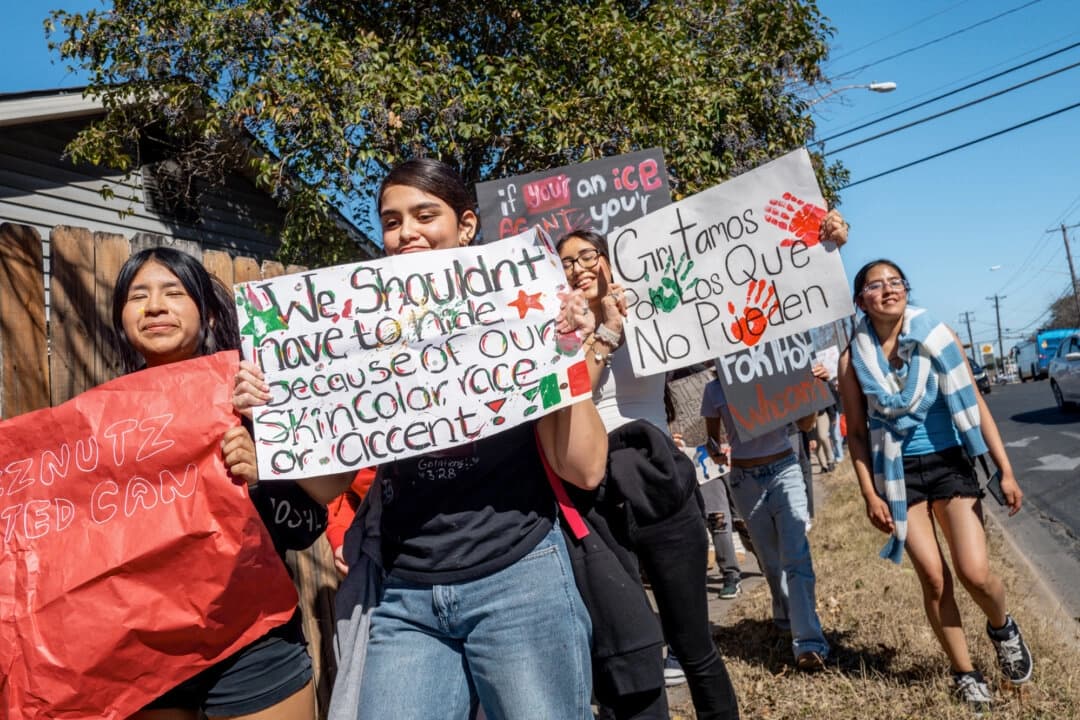 Texas investiga a distritos escolares por protestas contra la inmigración