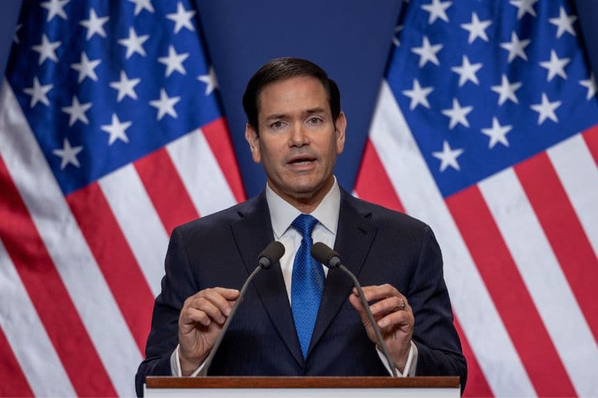 El secretario de Estado de EE. UU., Marco Rubio, habla junto al primer ministro de Hungría, Viktor Orbán, durante una conferencia de prensa conjunta celebrada el 16 de febrero de 2026 en Budapest, Hungría. (Janos Kummer/Getty Images)