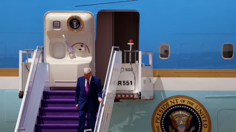 Fuerza Aérea anuncia esquema de pintura preferido por Trump para avión presidencial
