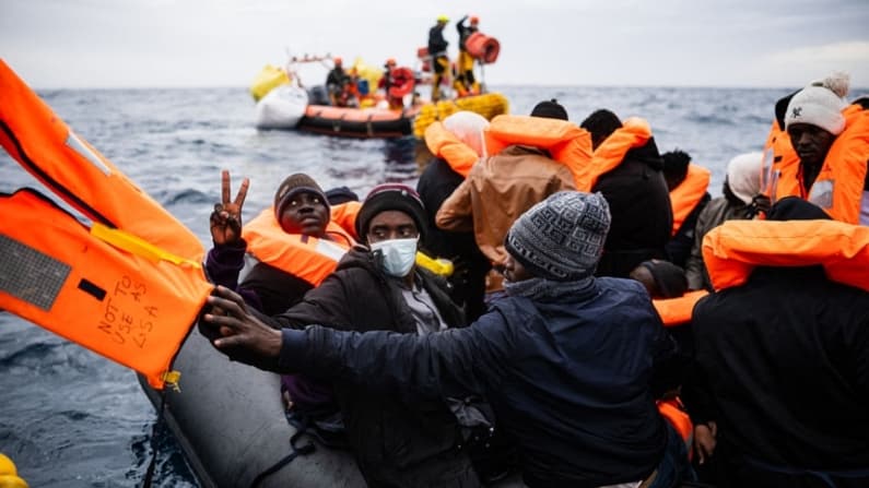 Miles de muertos en el Mediterráneo: políticas de fronteras abiertas de Europa, en la mira