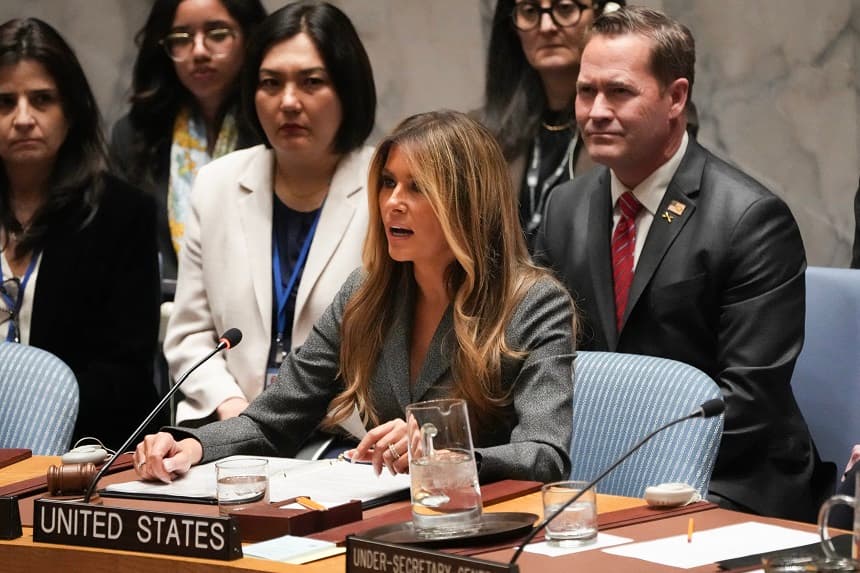La primera dama de los Estados Unidos, Melania Trump, preside una reunión del Consejo de Seguridad de las Naciones Unidas en la sede de la ONU en Nueva York el 2 de marzo de 2026. (TIMOTHY A. CLARY / AFP a través de Getty Images)