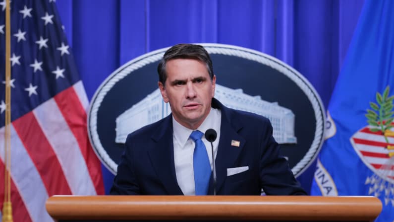 DOJ publica informe denunciando un sesgo anticristiano bajo el mandato de Biden