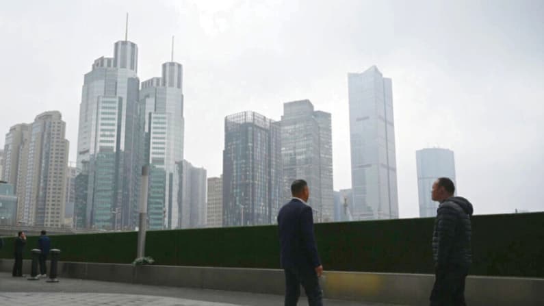 China reduce su objetivo oficial de crecimiento económico al nivel más bajo en décadas