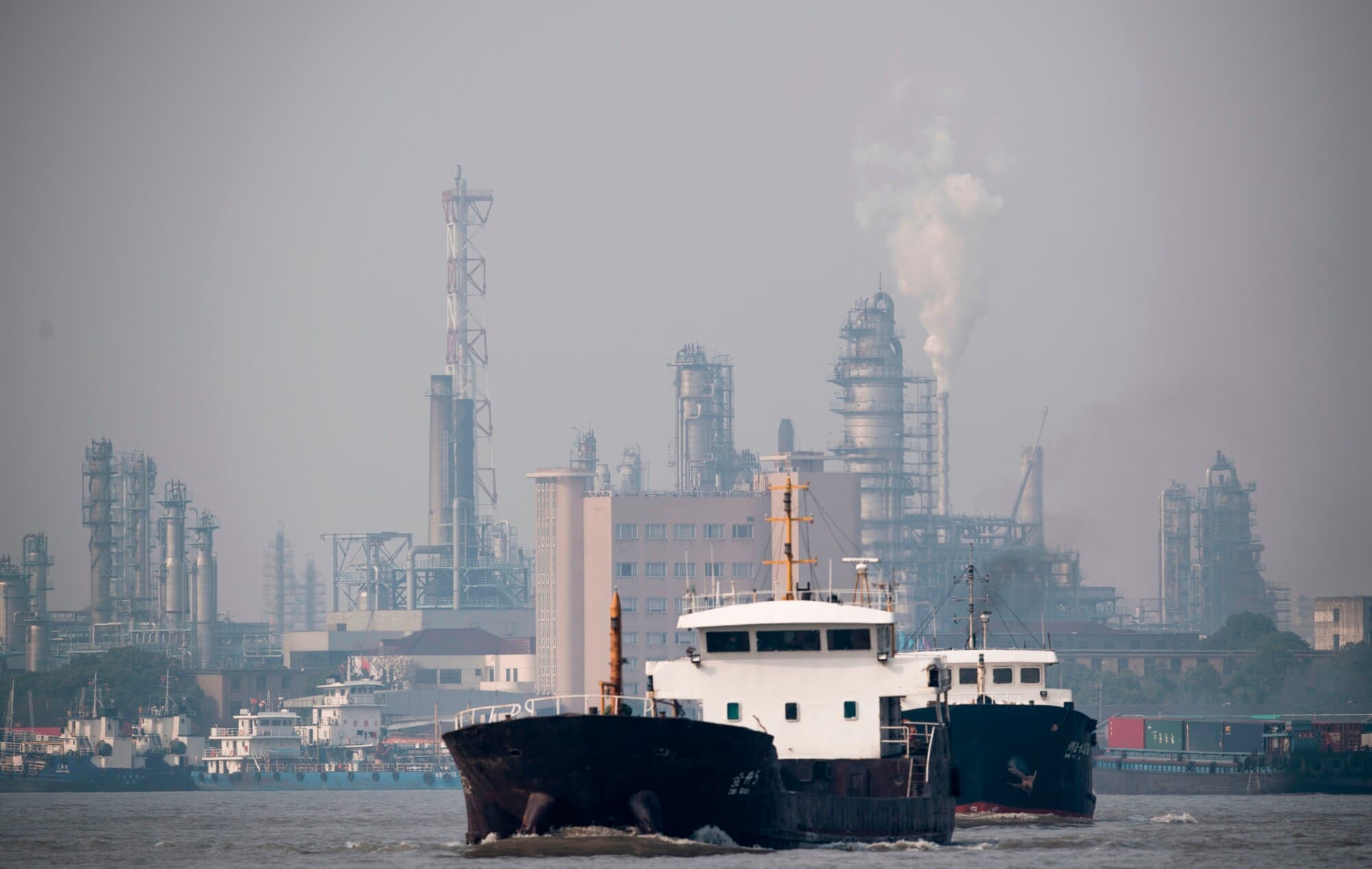 La refinería de la Compañía Gaoqiao de Shanghái, el 22 de marzo de 2018. (Johannes Eisele/AFP/Getty Images)