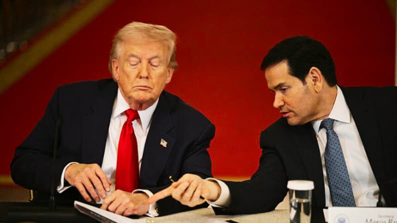 Un decreto de Trump busca ordenar los deportes universitarios