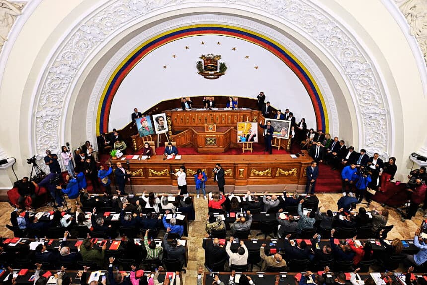 Parlamento de Venezuela debatirá ley minera tras licencia de EE. UU.