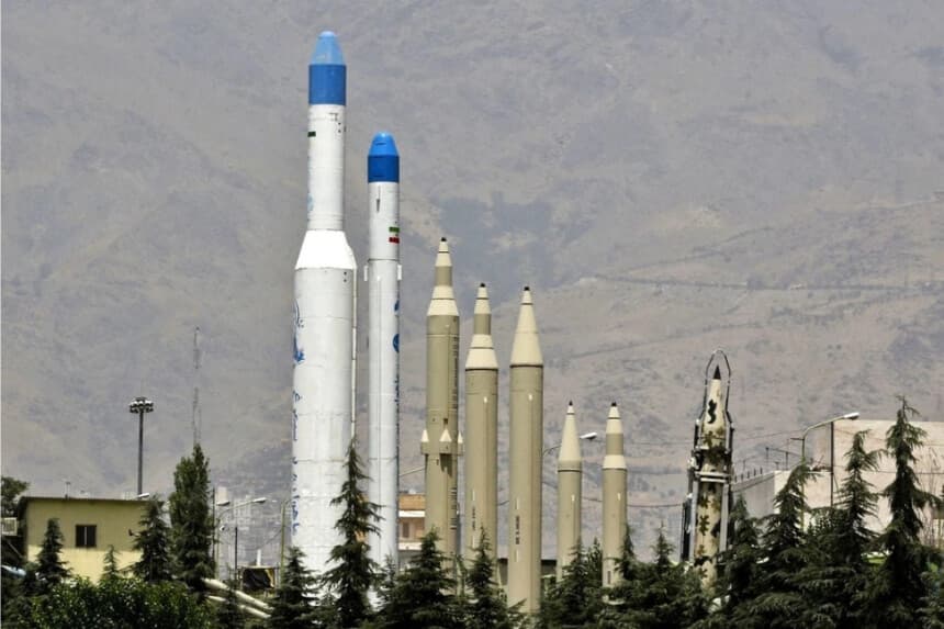 Misiles exhibidos en la capital iraní, Teherán, en una fotografía de archivo sin fecha. (Atta Kenare/AFP/Getty Images)