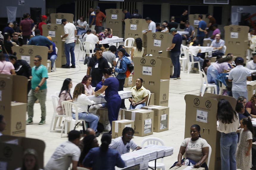 Pacto Histórico y Centro Democrático se consolidan como polos políticos en Colombia