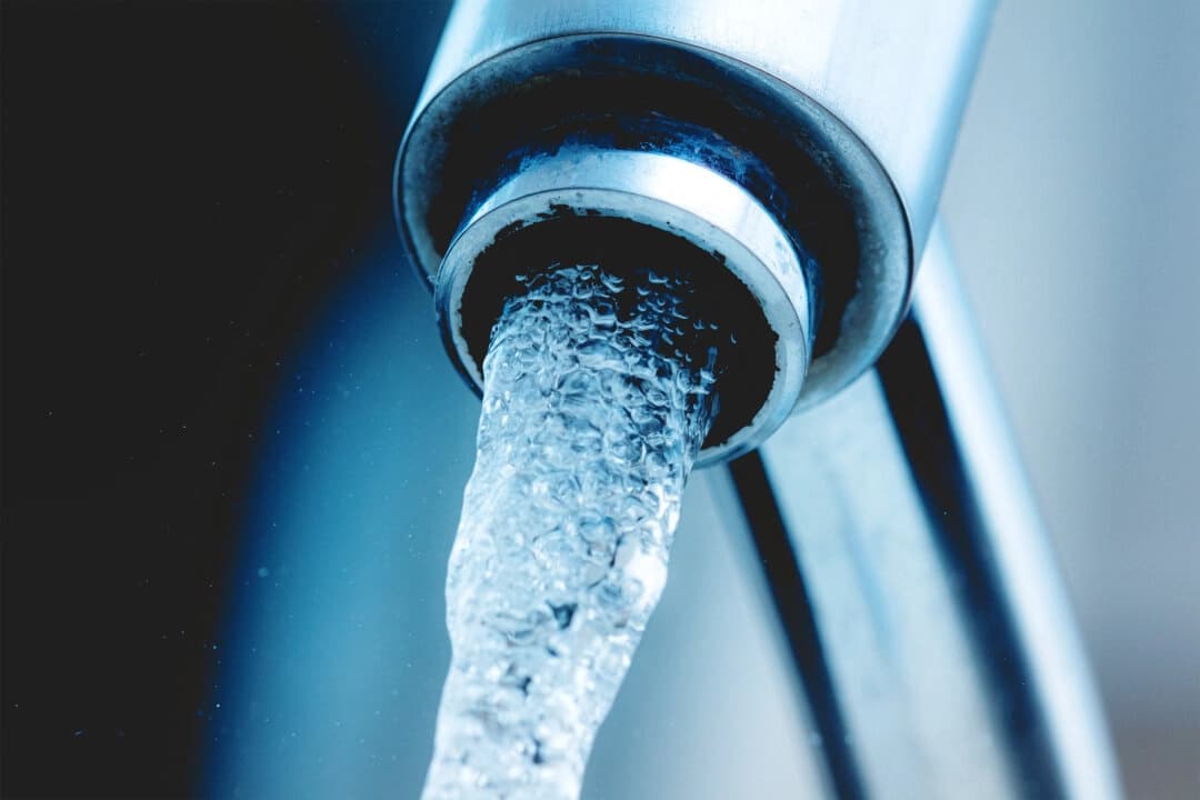 Agua del grifo (rafastockbr/Shutterstock)