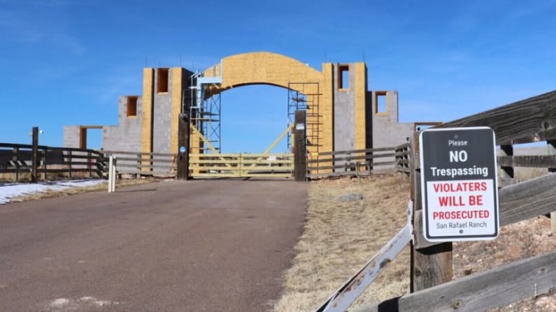 Investigadores de Nuevo México registran el antiguo rancho de Epstein