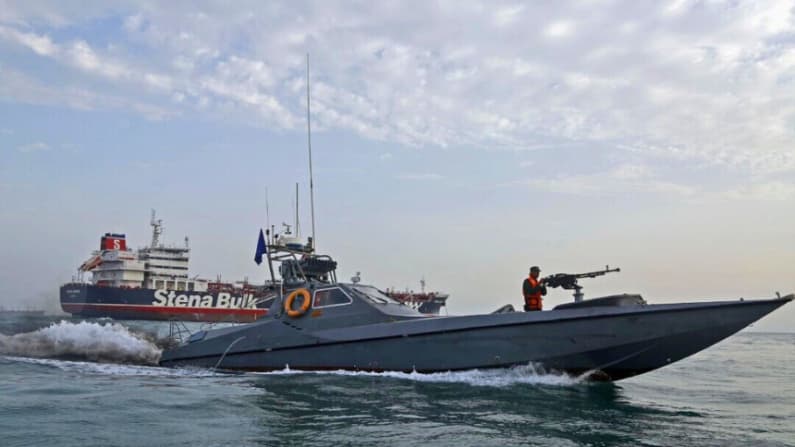 Irán advierte que el petróleo podría alcanzar los 200 dólares por barril mientras ataca buques mercantes