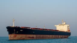 Irán ataca petrolero estadounidense en el Golfo y afecta a otros barcos