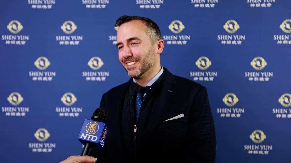 Miguel Pascual Pérez, miembro del Parlamento Valenciano y arquitecto, asistió al estreno de la compañía neoyorquina de Shen Yun Performing Arts en Valencia, España, el 7 de marzo de 2026. (NTD)