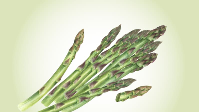 Espárragos: Un tallo repleto de antioxidantes que beneficia el intestino y los huesos
