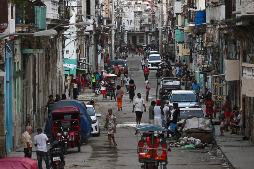 Llamado a exiliados cubanos a invertir es "una maniobra desesperada" de la dictadura de Cuba, dice empresario