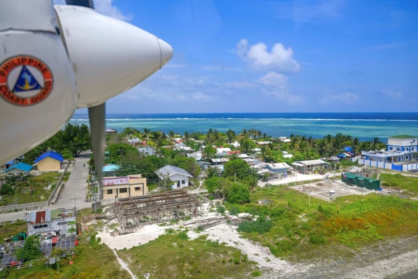 Vista aérea de la isla de Thitu, en el mar de la China Meridional, el 21 de febrero de 2026. (Jam Sta Rosa/AFP vía Getty Images).