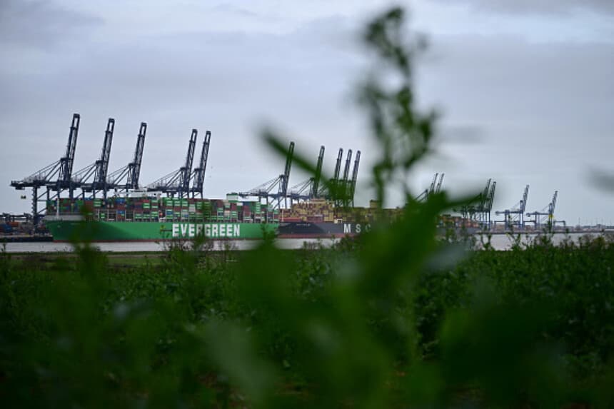 Trump suspende ley de transporte marítimo de EE. UU. para mitigar aumento de precios del combustible