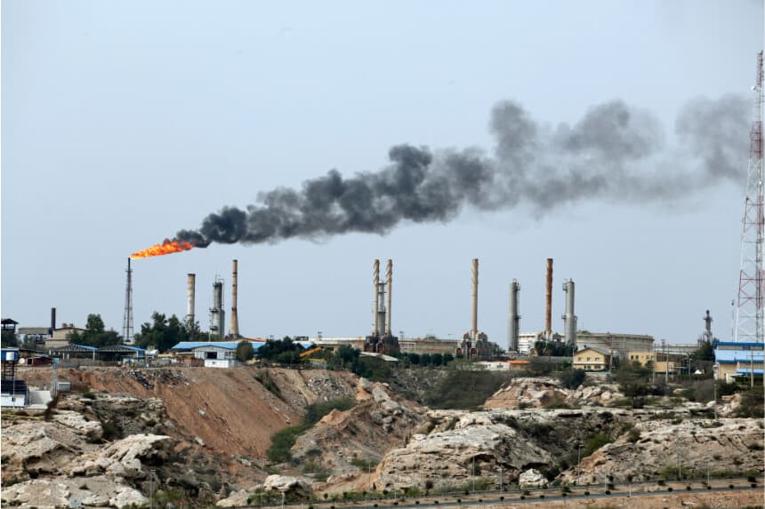 Instalaciones petroleras en la isla de Khark, a orillas del Golfo, el 12 de marzo de 2017. (Atta Kenare/AFP vía Getty Images)