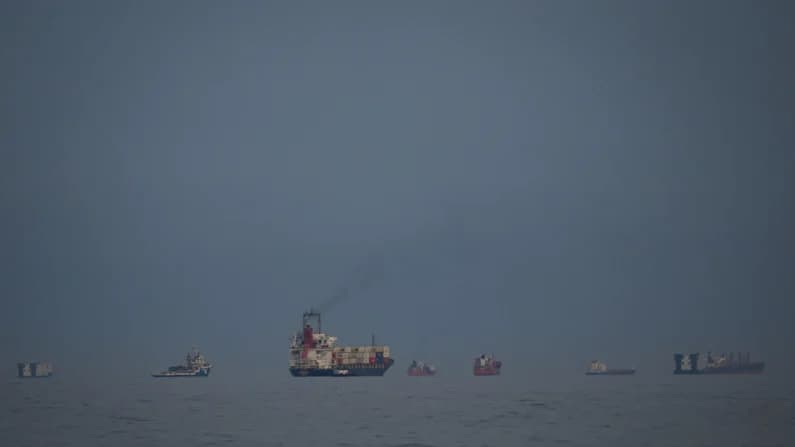 Dos buques chinos dan media vuelta en el estrecho de Ormuz durante un intento de tránsito