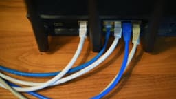 La FCC prohíbe routers fabricados en el extranjero alegando riesgos para la seguridad nacional