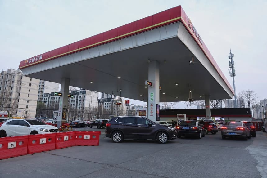 Límite impuesto por el régimen chino al precio del combustible es una especulación encubierta: Analistas