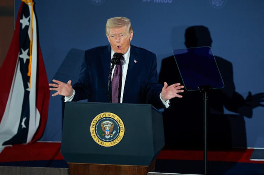 El presidente de Estados Unidos, Donald Trump, pronuncia un discurso durante la cena anual de recaudación de fondos del Comité Nacional Republicano del Congreso, celebrada en Union Station el 25 de marzo de 2026 en Washington, D.C. El presidente Trump fue el orador principal de la cena de este año. (Chip Somodevilla/Getty Images).