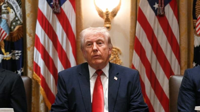 Trump anuncia cambios en normas de combustibles y préstamos para beneficiar a agricultores