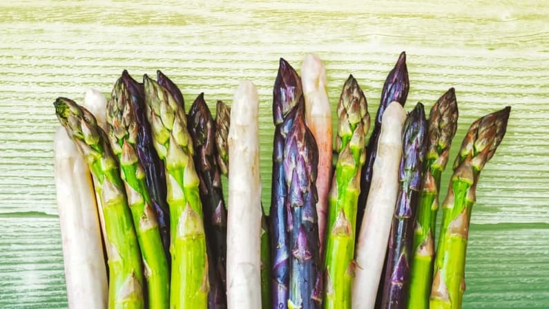 Lo que el color de sus espárragos le dice sobre su valor nutricional