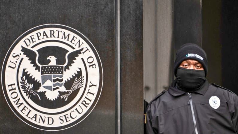 Proyecto de ley de California reanuda esfuerzos para que agentes federales dejen de usar máscaras
