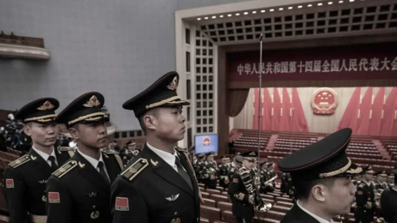 Investigadores intensifican purga militar en China al rastrear vínculos de oficiales con Zhang Youxia