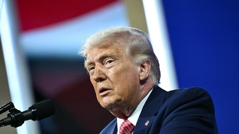 Trump dice que ciudadanía por nacimiento es para hijos de esclavos liberados, no para visitantes