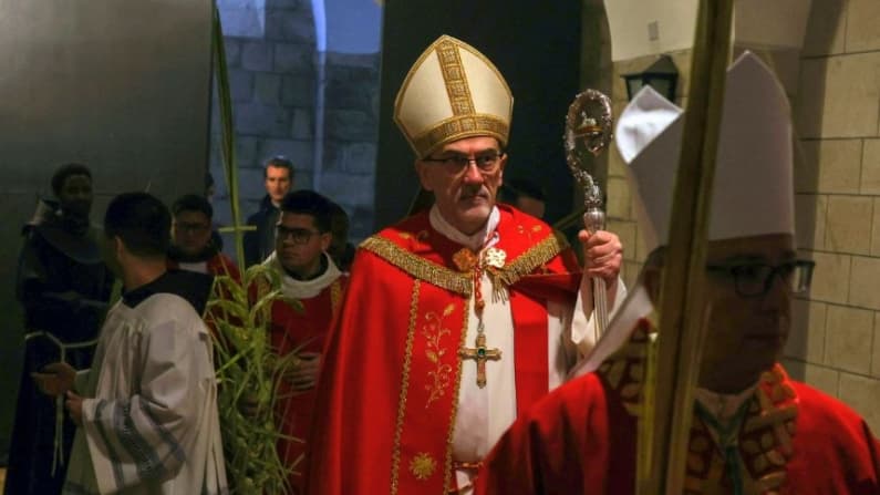 Policía israelí prohibe a cardenal católico acceder al Santo Sepulcro y desata indignación mundial