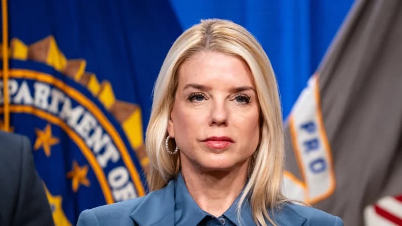 Congresistas Demócratas amenazan a Bondi de desacato si no testifica en investigación sobre Epstein