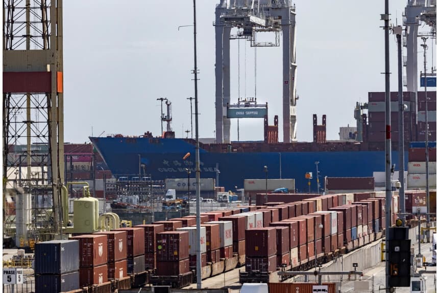 ontenedores de envío se alinean en el puerto de Long Beach, California, el 28 de marzo de 2025. (ontenedores de envío se alinean en el puerto de Long Beach, California, el 28 de marzo de 2025.)
