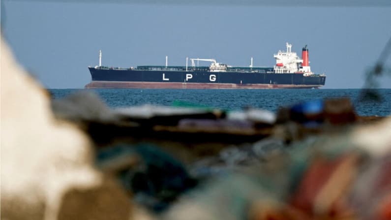 Jefe de la Marina francesa pide a China tomar medidas para reabrir el estrecho de Ormuz