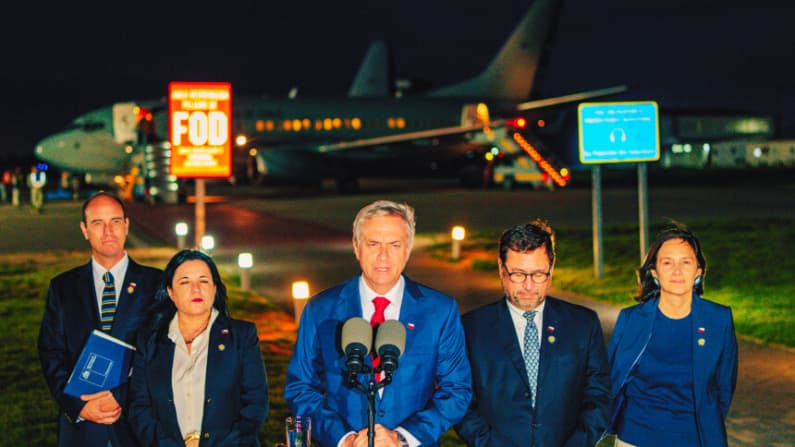Kast viaja a Argentina para fortalecer vínculos y coordinar frente a enemigos comunes