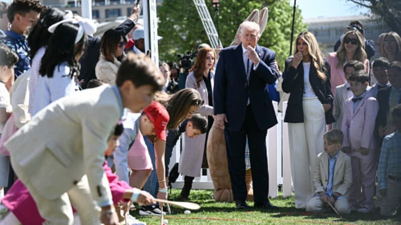 Miles se unen al presidente y la primera dama en la búsqueda de huevos de Pascua en la Casa Blanca