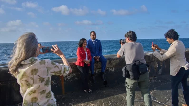 Congresista de EE. UU. reprueba visita de dos demócratas a Cuba señalándolos de apoyar a las dictaduras