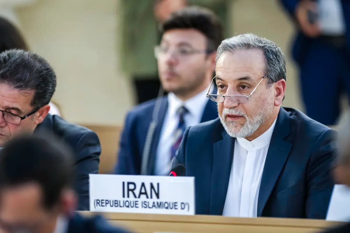 El ministro de Relaciones Exteriores iraní, Abbas Araghchi, habla en las Naciones Unidas en Ginebra el 20 de junio de 2025. (Martial Trezzini/Keystone vía AP)