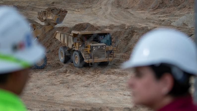 Encuentran a 2 mineros, uno con vida, a 13 días del derrumbe en la mina Santa Fe: confirma Sheinbaum
