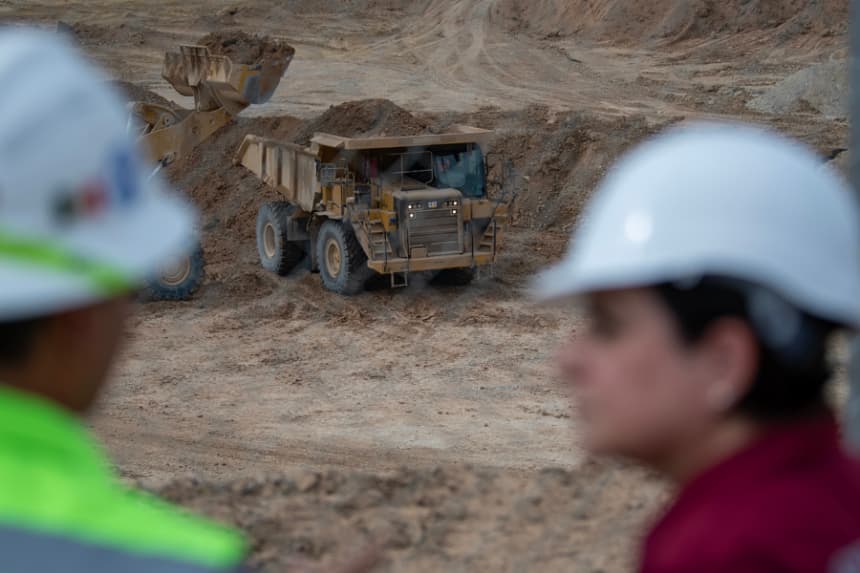 Fotografía que muestra una vista general de los trabajos de rescate en una Mina. (EFE/ Miguel Sierra)