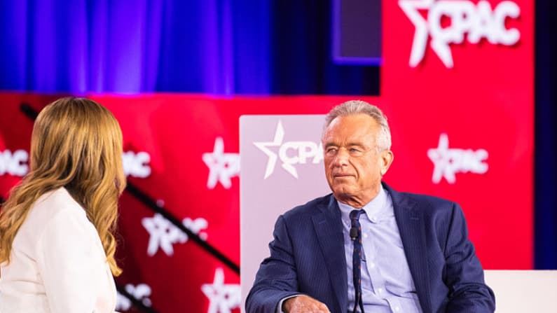 RFK Jr. lanza un podcast destinado a exponer las "mentiras" sobre la salud