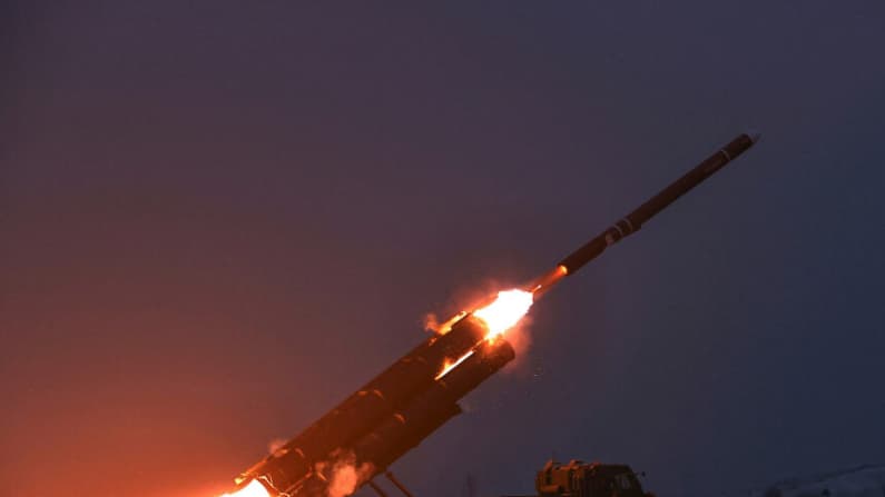 Corea del Norte prueba un misil con bombas de racimo y un arma electromagnética: medios estatales