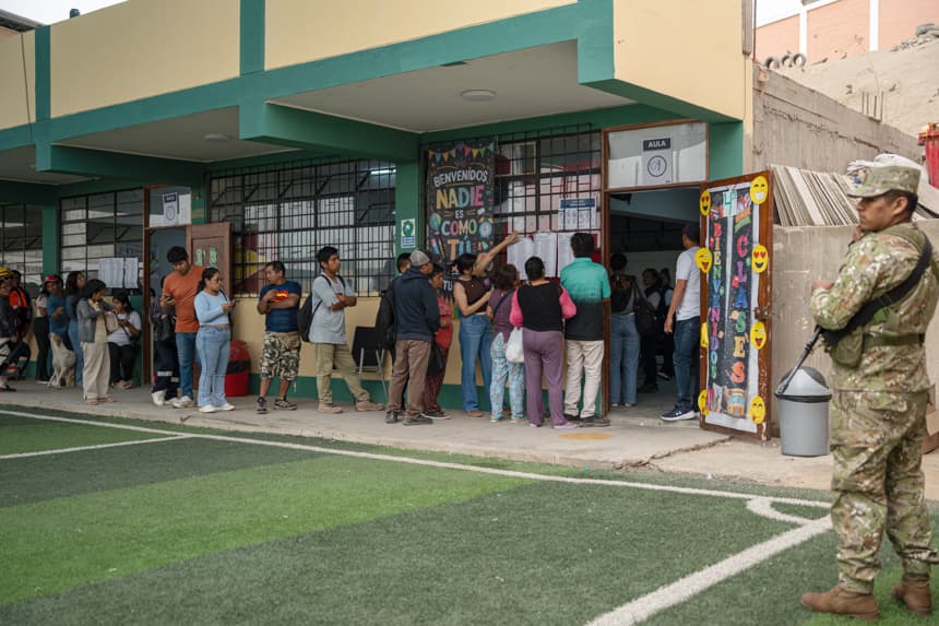 El encargado de los comicios describe como “muy complejo” el proceso electoral en Perú