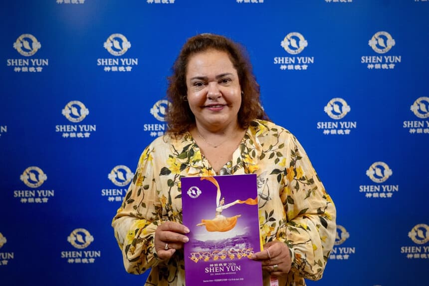 La diputada nacional argentina Miriam Niveyro asiste a la función de Shen Yun en el Teatro Ópera de Buenos Aires el 11 de abril de 2026. (NTD)