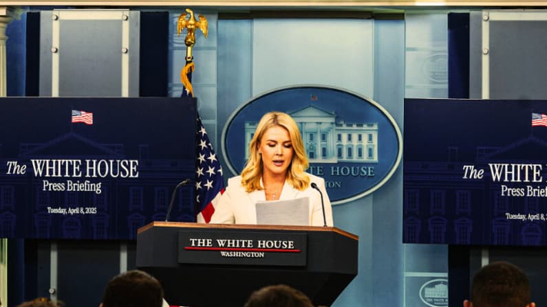 Washington confía en sellar pacto con Irán, pero amenaza con castigar compras de crudo