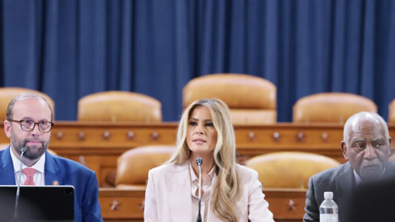 Melania Trump pide reformas en el sistema de acogida y las califica de "imperativo moral"